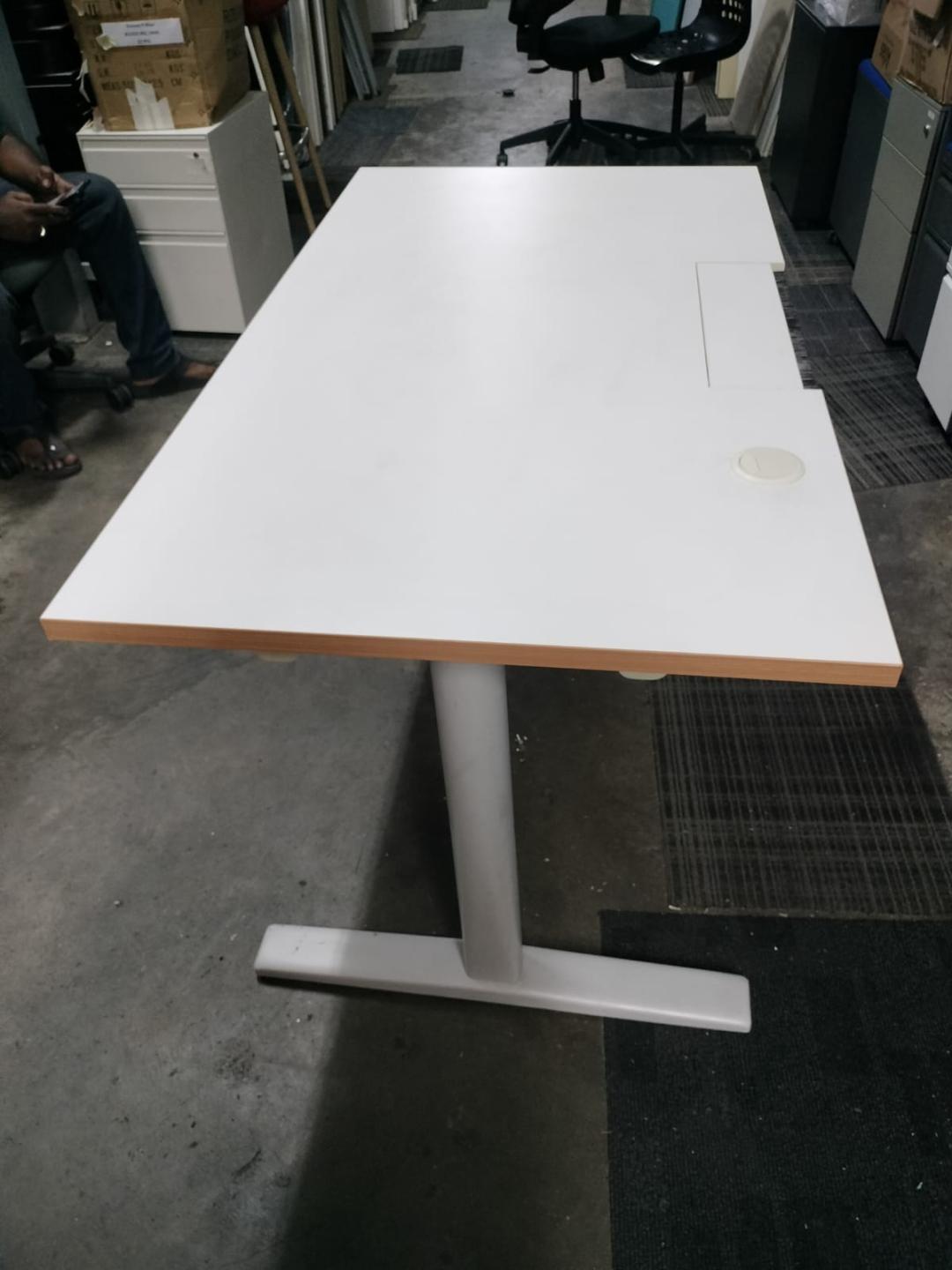 HFT-Desk with Cable Management 130x75x75cm - Rectangle, Solid Metal Frame