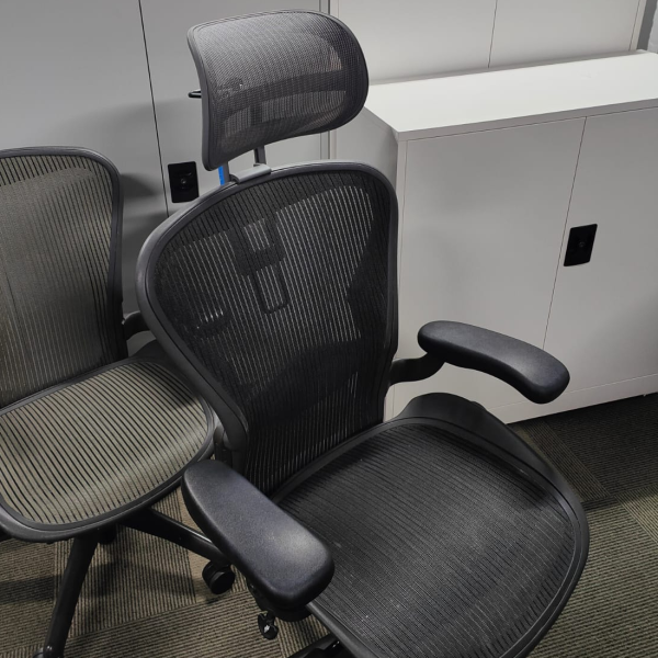 hfc-aegb Herman miller aeron chair with headrest size B classic graphite color fully loaded