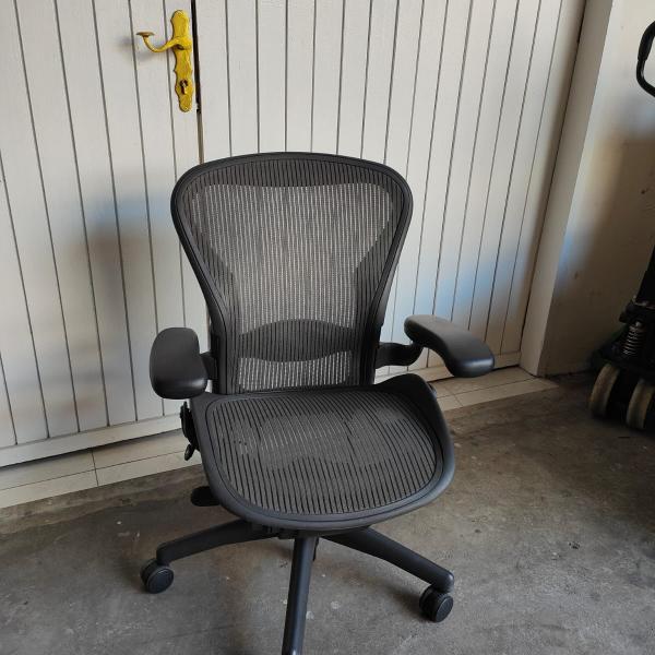 hfc-ae12b classic Aeron chair resale size B with lumbar support
