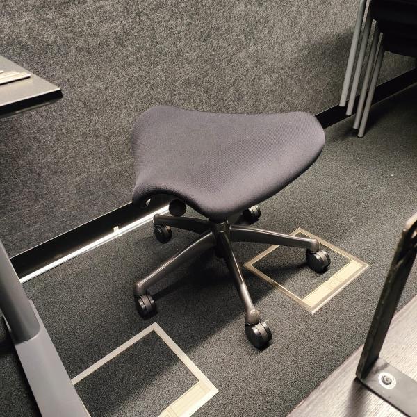 hfc-humanscale freedon stool