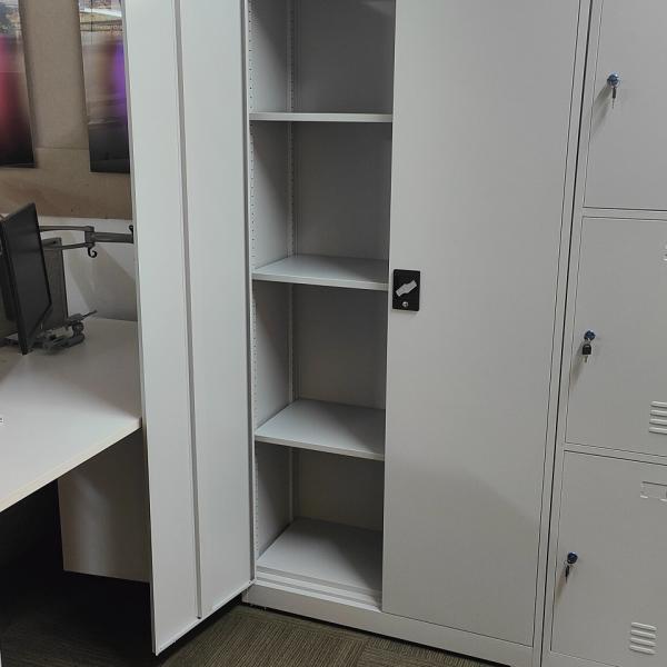 HFS-180g Quality Steel Filing Cabinet 3 Shelved, Lockable Grey