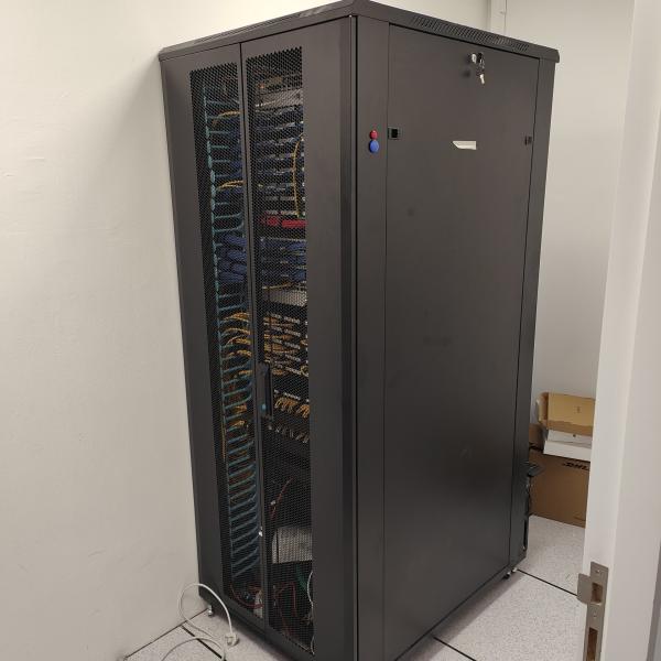 hfs-srack used server rack 42U 80x100x210cm