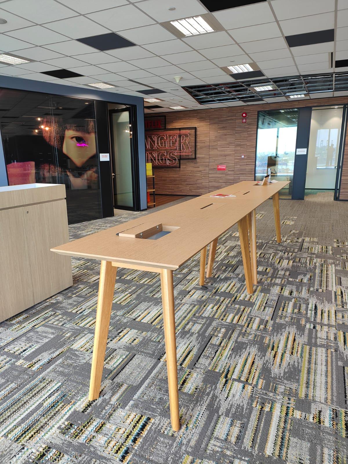 hft-high solid wood higt table 200x80x height110cm with cable management